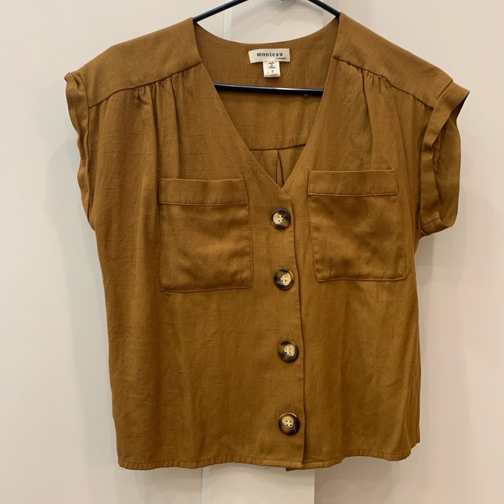 Monteau top, button front, linen blend material